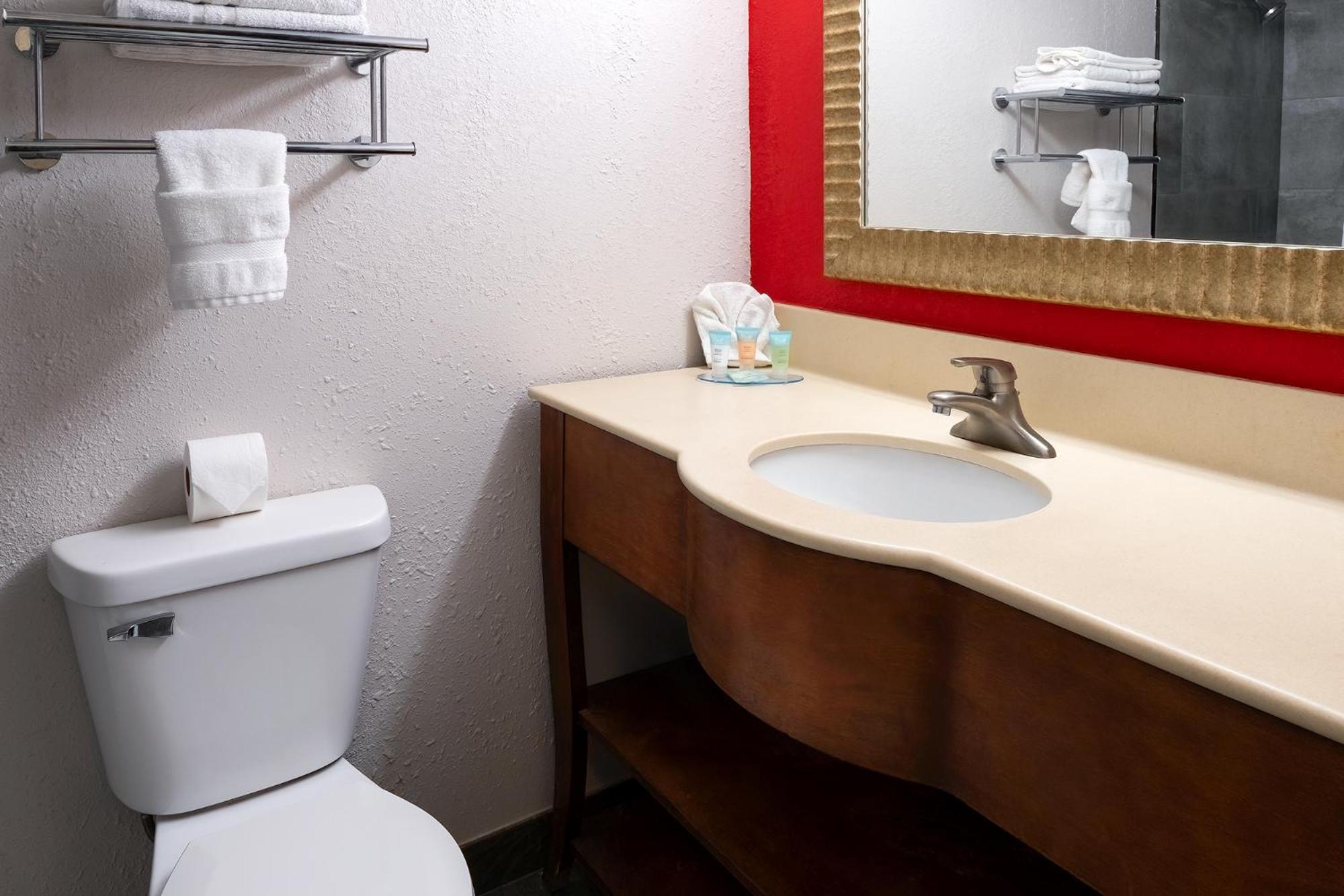 American Inn & Suites Ferndale 외부 사진